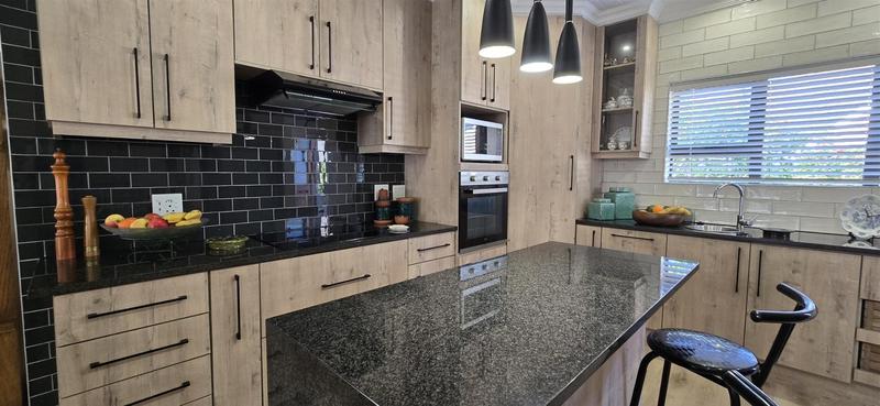 3 Bedroom Property for Sale in Outeniqua Strand Western Cape
